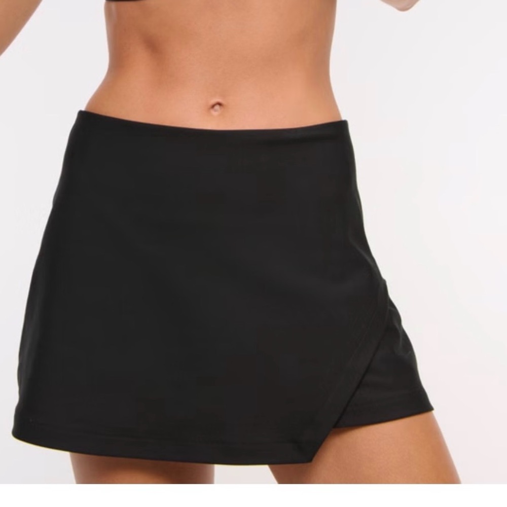 YPB sculptLUX activewear from Abercrombie & Fitch. 
Size Small